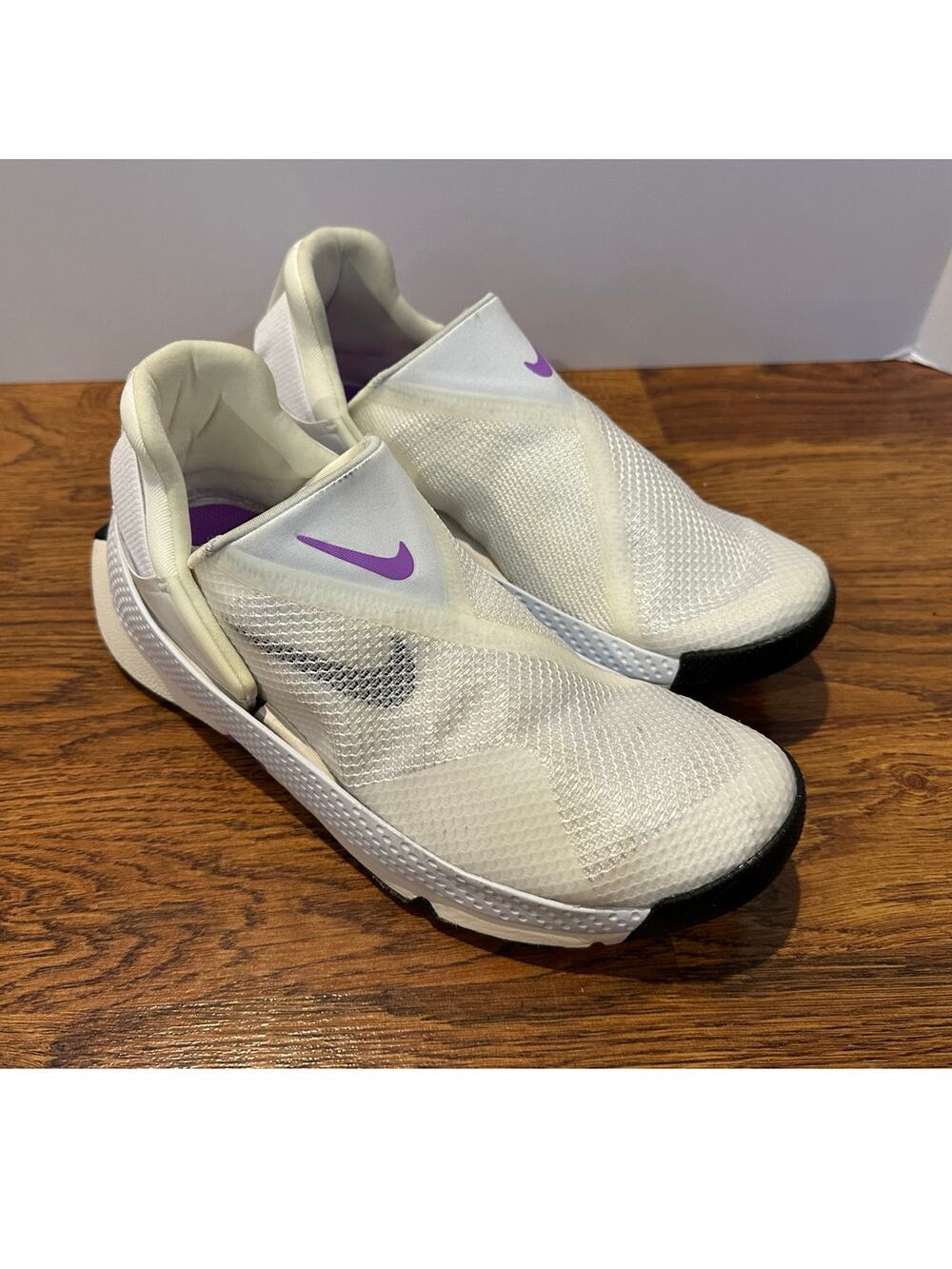 Nike Go FlyEase Slip-On Sneakers Women’s Size 9 White Hands Free Comfort Shoes